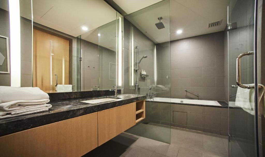 188 Suites Klcc By Signature Apartment クアラルンプール エクステリア 写真